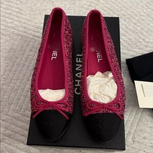 CHANEL Fuchsia Pink and Black Flats, 38